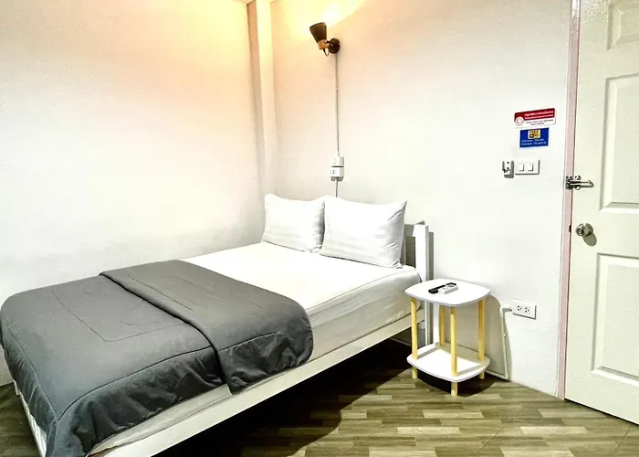 Hostel The Alex *
