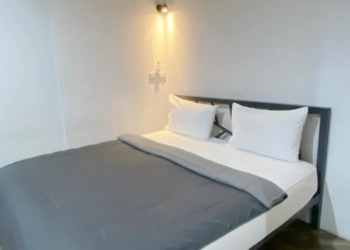 Hostel The Alex *
